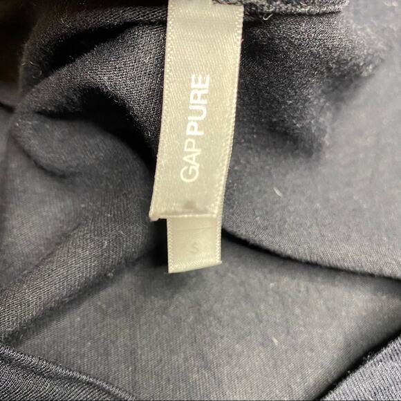 Gap Pure V-neck in Black - Picture 3 of 6